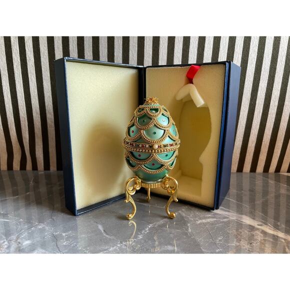 Kingspoint Designs Item #30513 Decorative Egg Trinket Music Box - Picture 1 of 6